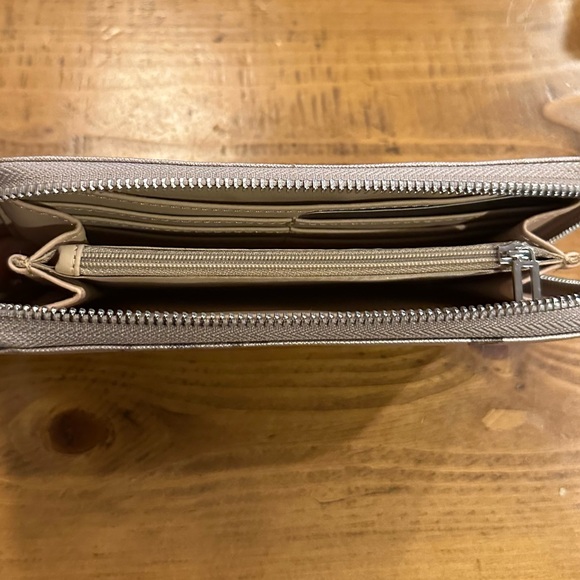 EUC Guess Floral Large Zip-Around Wallet - Picture 3 of 3